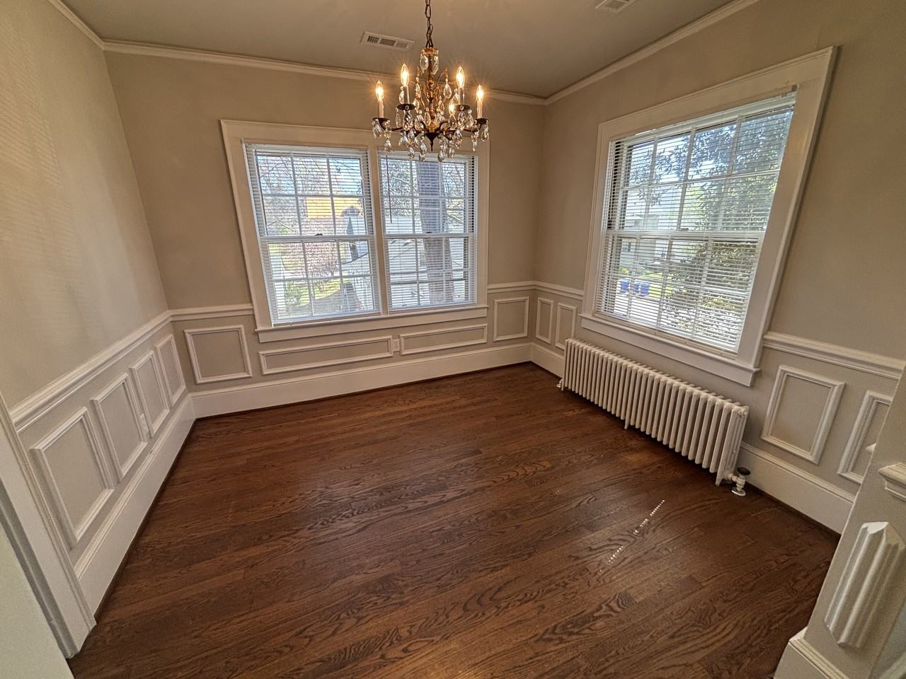 906 Clarendon St #4 - Photo 3 of 12