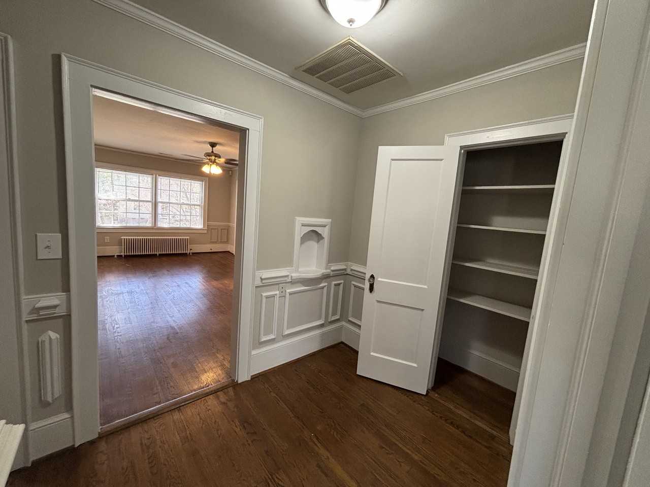 906 Clarendon St #4 - Photo 7 of 12