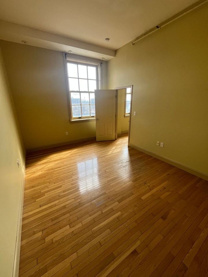 2341 Carnegie Ave #301 - Photo 3 of 11