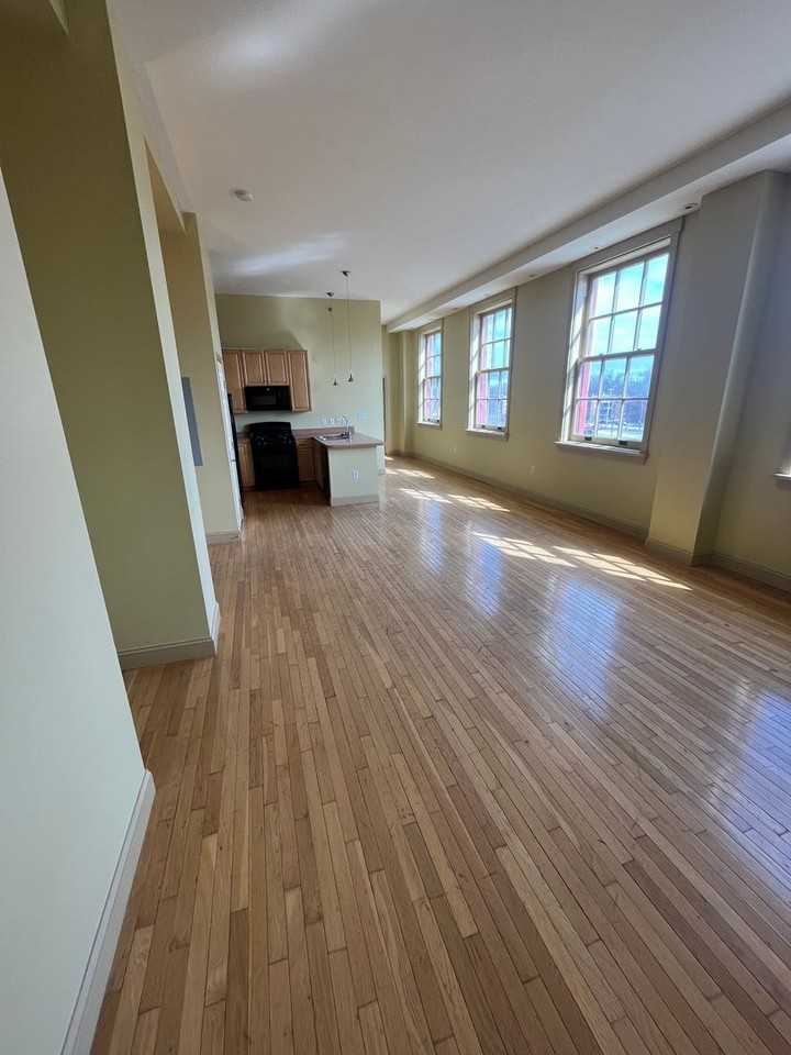 2341 Carnegie Ave #301 - Photo 4 of 11