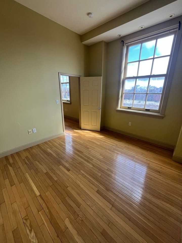 2341 Carnegie Ave #301 - Photo 6 of 11