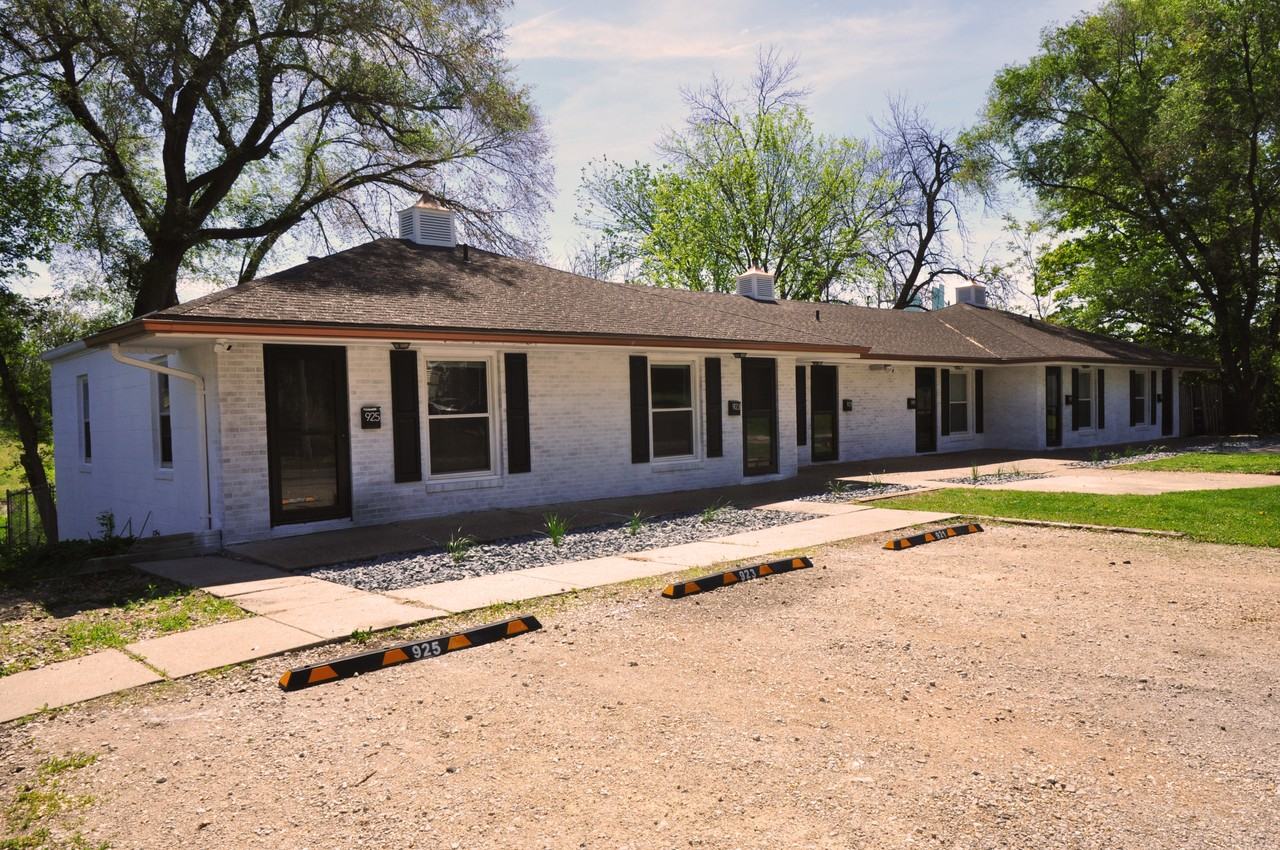 915 28th St #925 - Photo 4 of 12