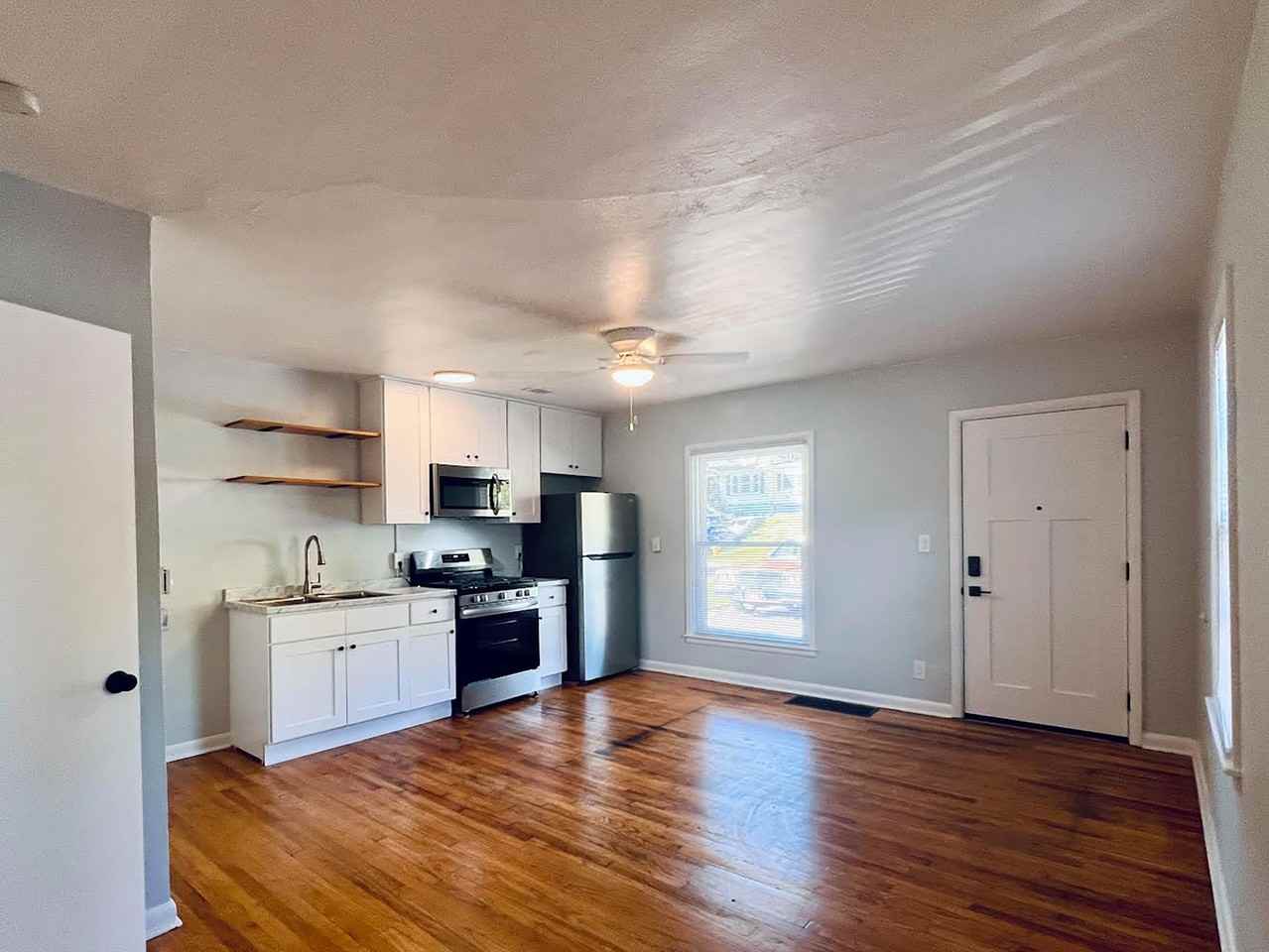 915 28th St #925 - Photo 6 of 12