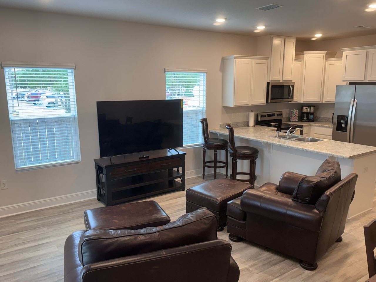 6306 Grove Park Dr - Photo 4 of 28