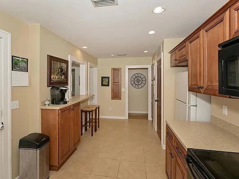 4204 Pinewood Ave #NA - Photo 4 of 8