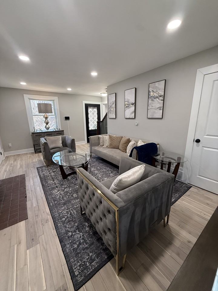 2121 32nd Pl Se #MAIN - Photo 3 of 20