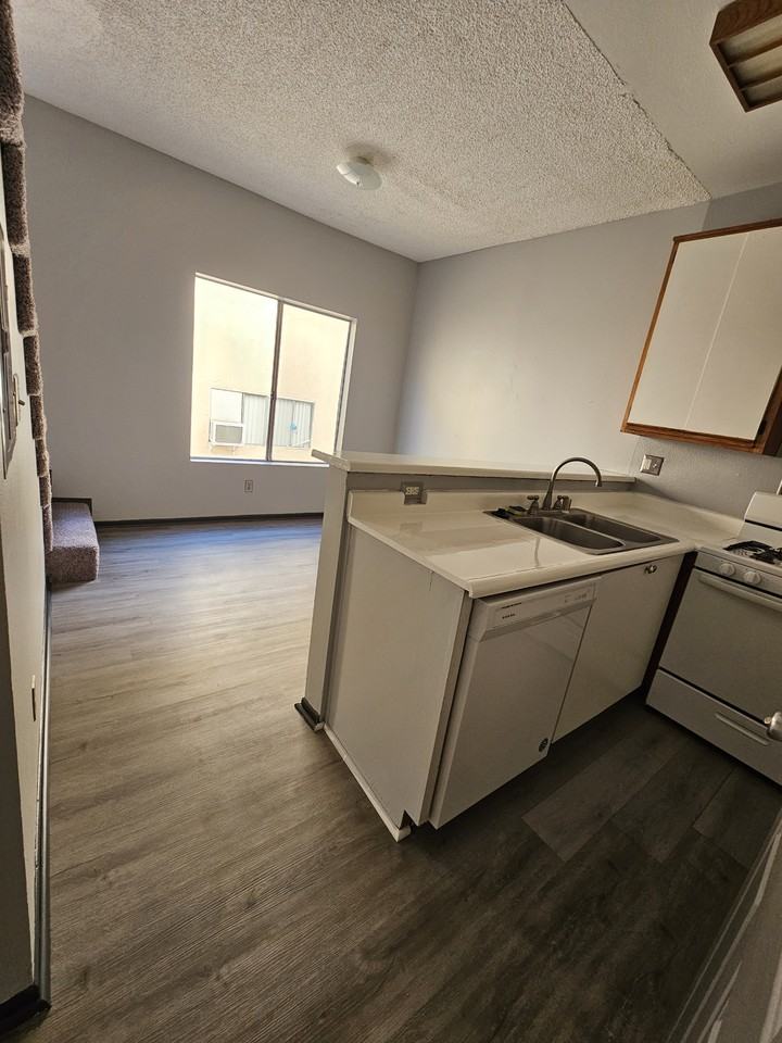 6827 Laurel Canyon Blvd #6 - Photo 3 of 14