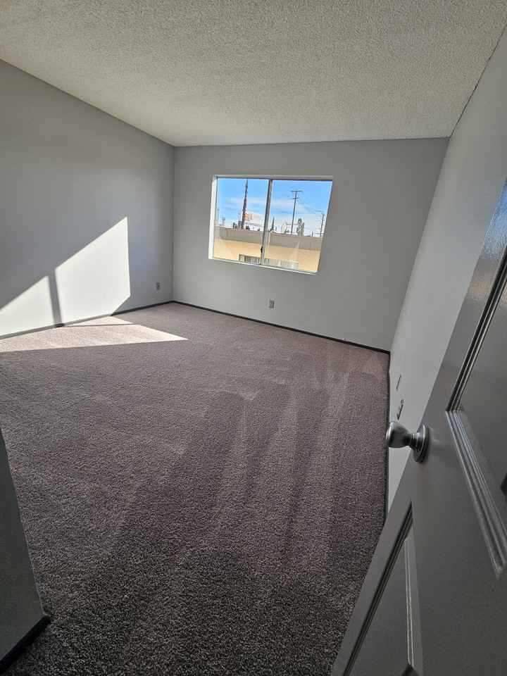 6827 Laurel Canyon Blvd #6 - Photo 7 of 14