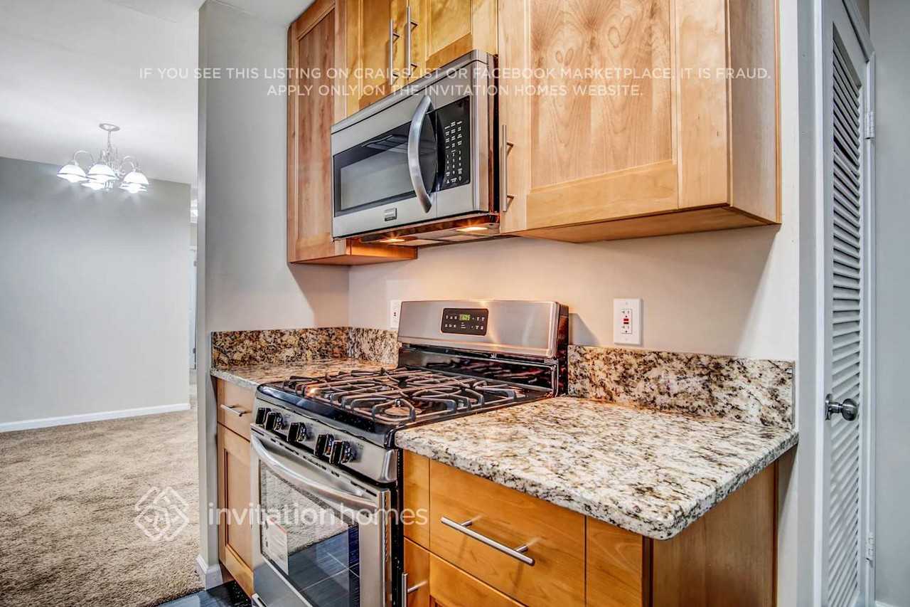 2407 Cresta Dr - Photo 6 of 20