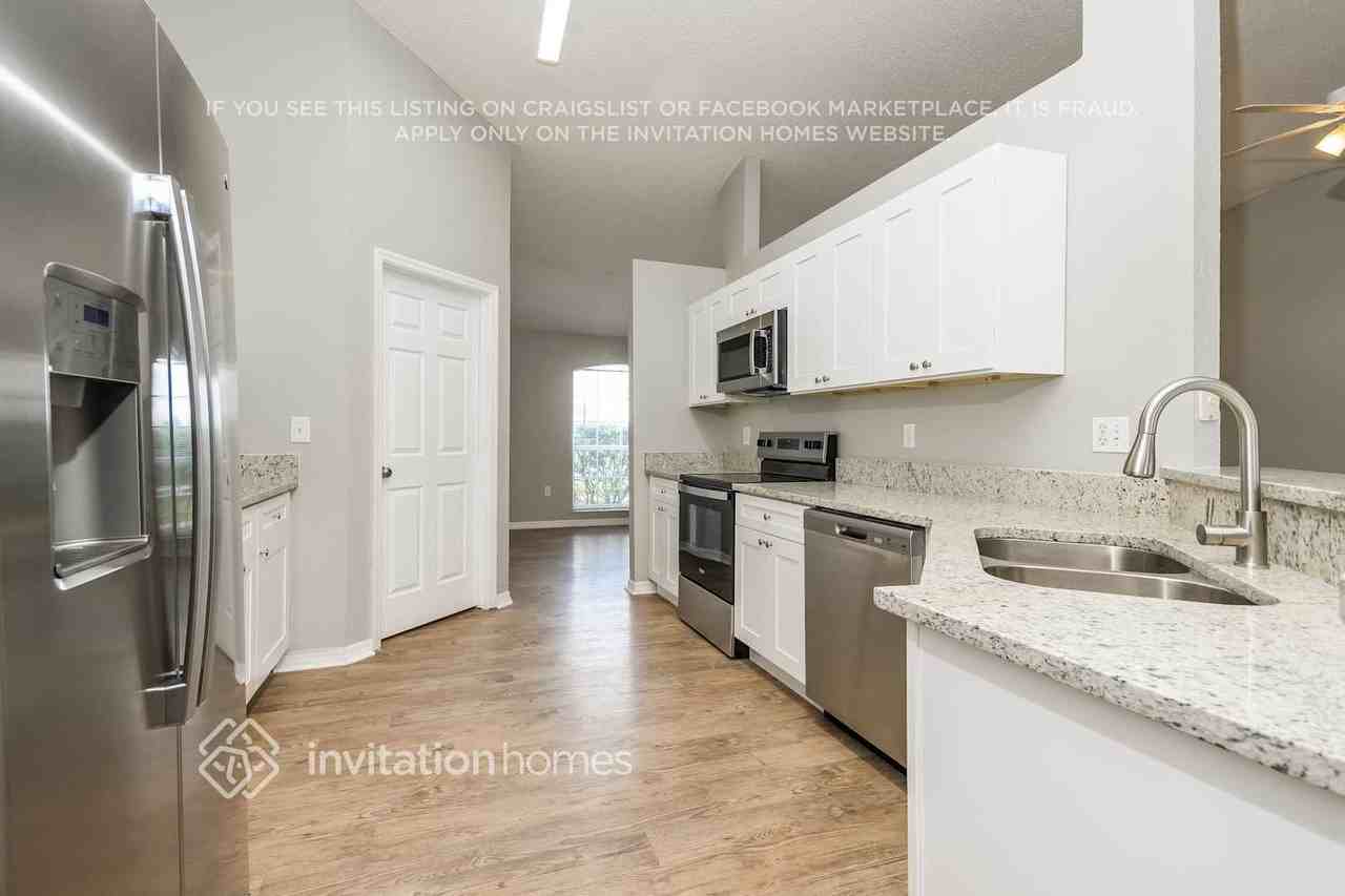 331 Cloverdale Rd - Photo 6 of 17