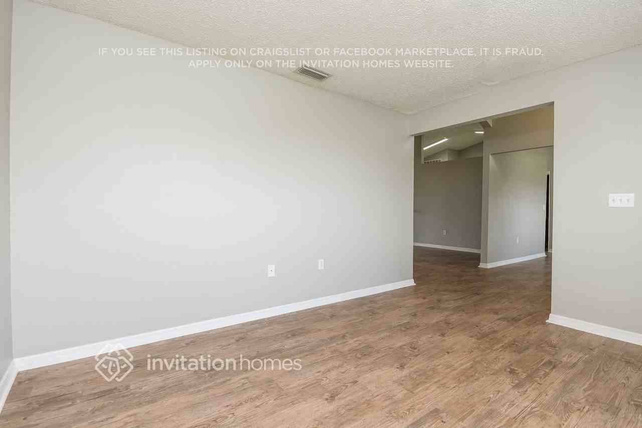 331 Cloverdale Rd - Photo 7 of 17