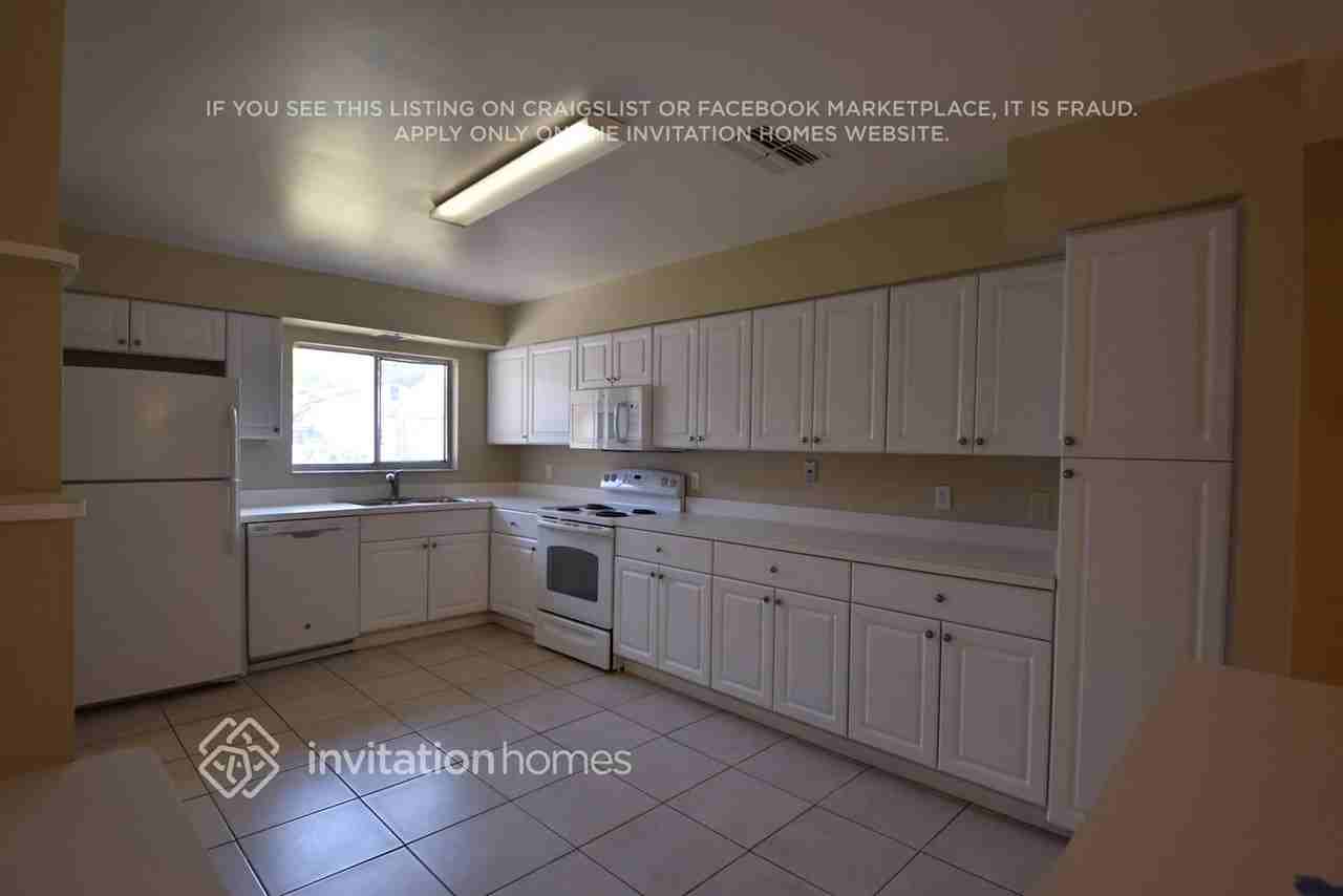 10006 Granite Ln - Photo 3 of 10