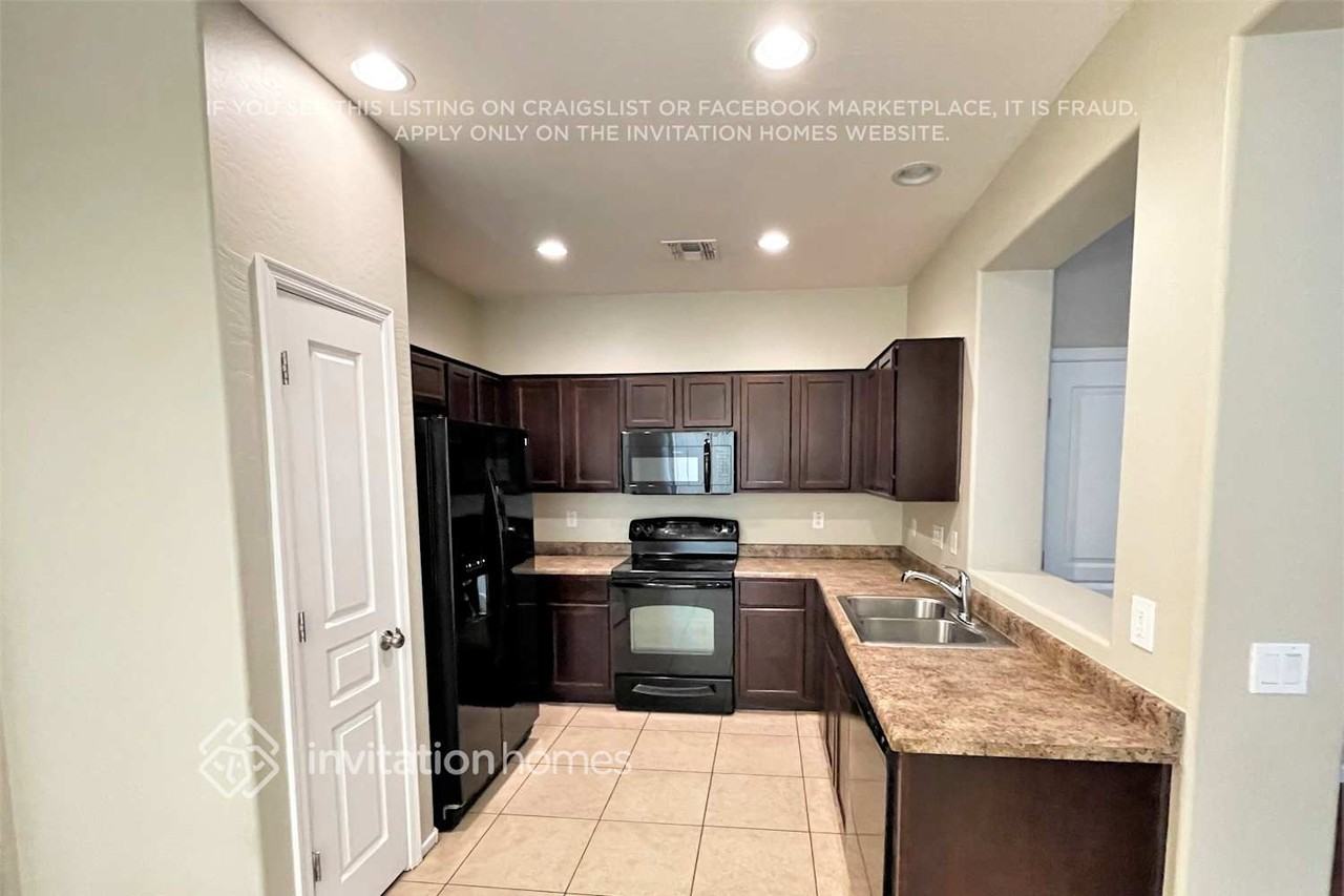 3915 S Napa Ln - Photo 4 of 19