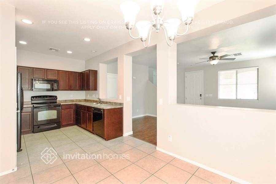 3915 S Napa Ln - Photo 5 of 19