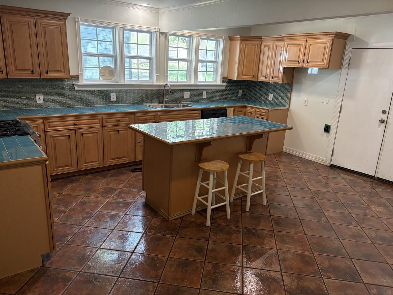 2238 N Denver Blvd #NA - Photo 3 of 33