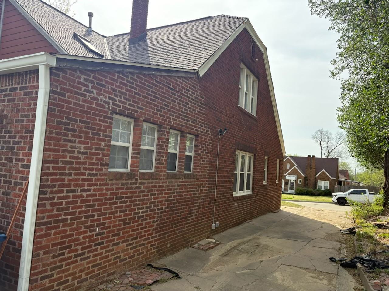 2238 N Denver Blvd #NA - Photo 2 of 33