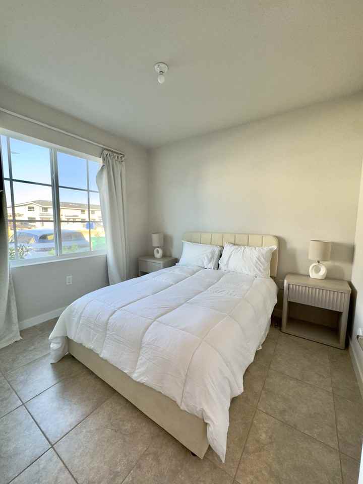 1073 Nw 5th St #1073 - Photo 2 of 10