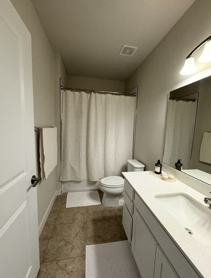 1073 Nw 5th St #1073 - Photo 3 of 10