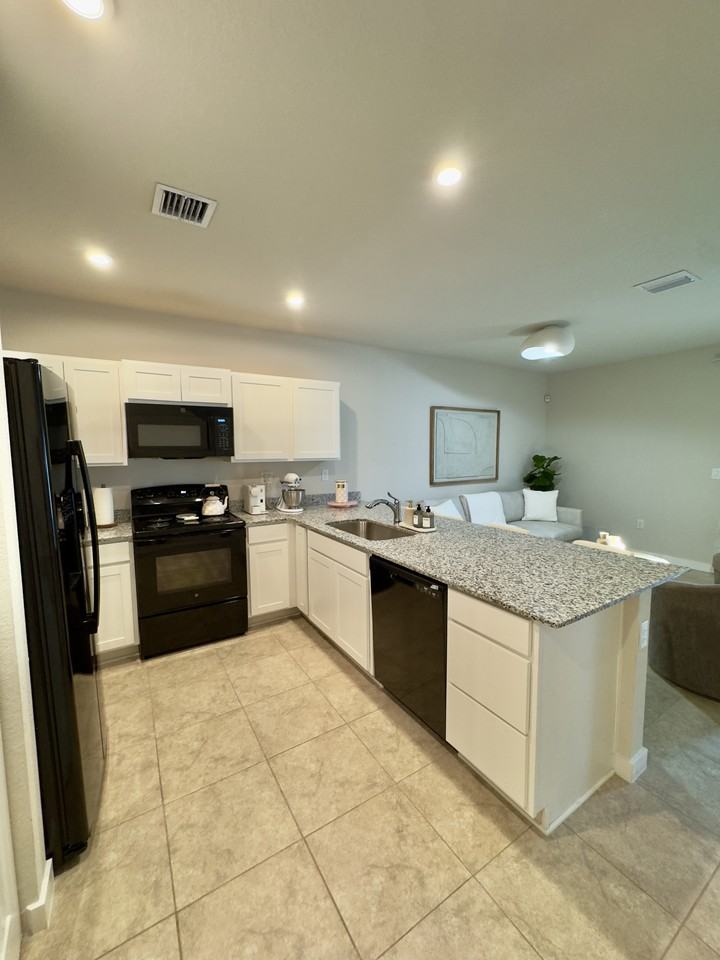 1073 Nw 5th St #1073 - Photo 5 of 10