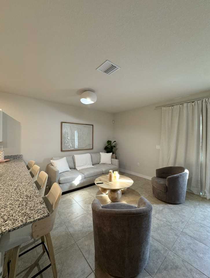 1073 Nw 5th St #1073 - Photo 6 of 10