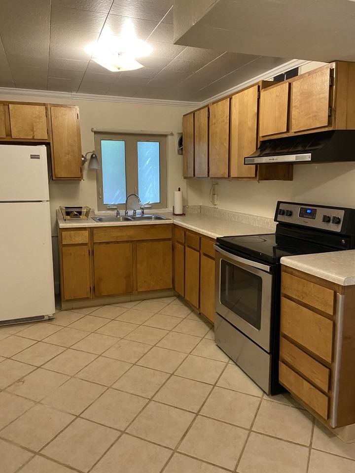 55 Laurel Ave #B - Photo 7 of 11