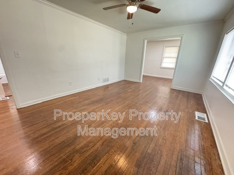 340 Adelle St Se - Photo 2 of 12