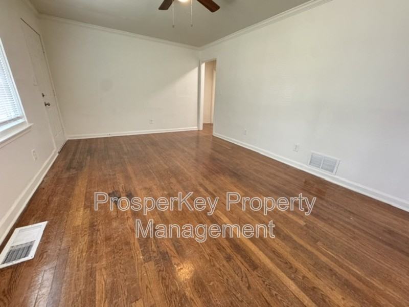 340 Adelle St Se - Photo 3 of 12