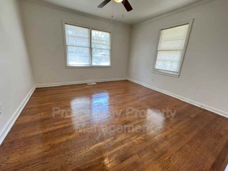 340 Adelle St Se - Photo 6 of 12