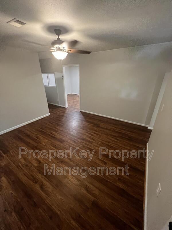 3025 Foresthill Dr - Photo 4 of 14