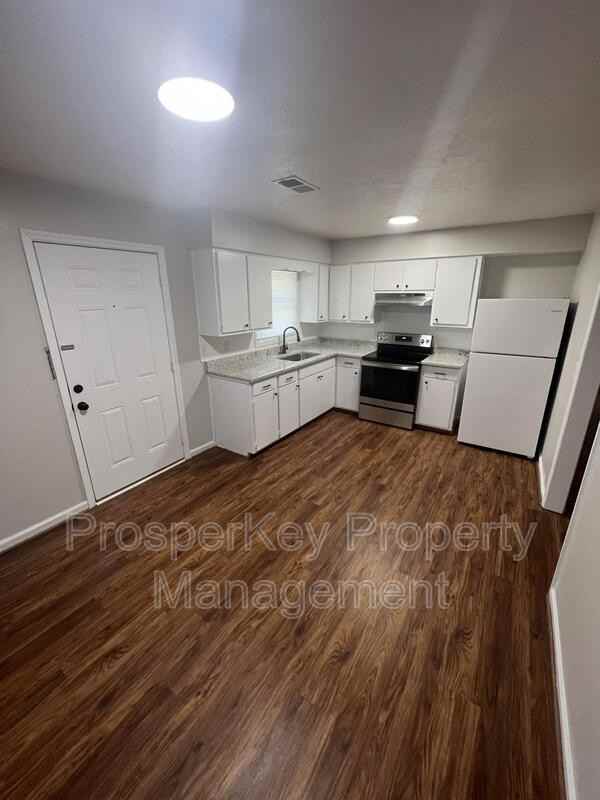 3025 Foresthill Dr - Photo 5 of 14