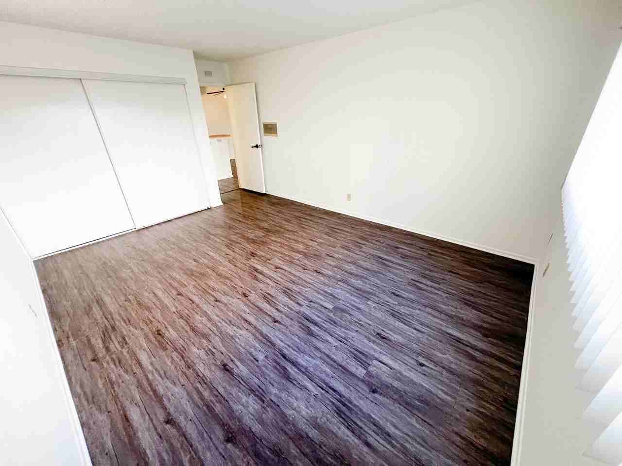 11018 Moorpark Apartments - Photo 3 of 27