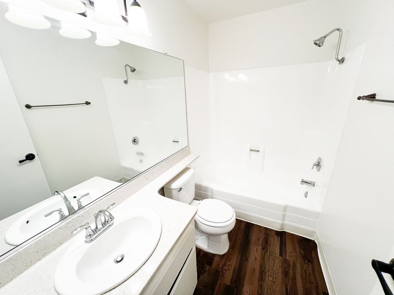 11018 Moorpark Apartments - Photo 4 of 27