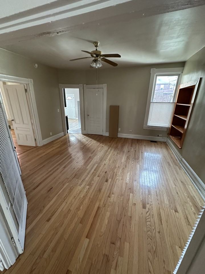 328 Amber St #1 - Photo 4 of 10