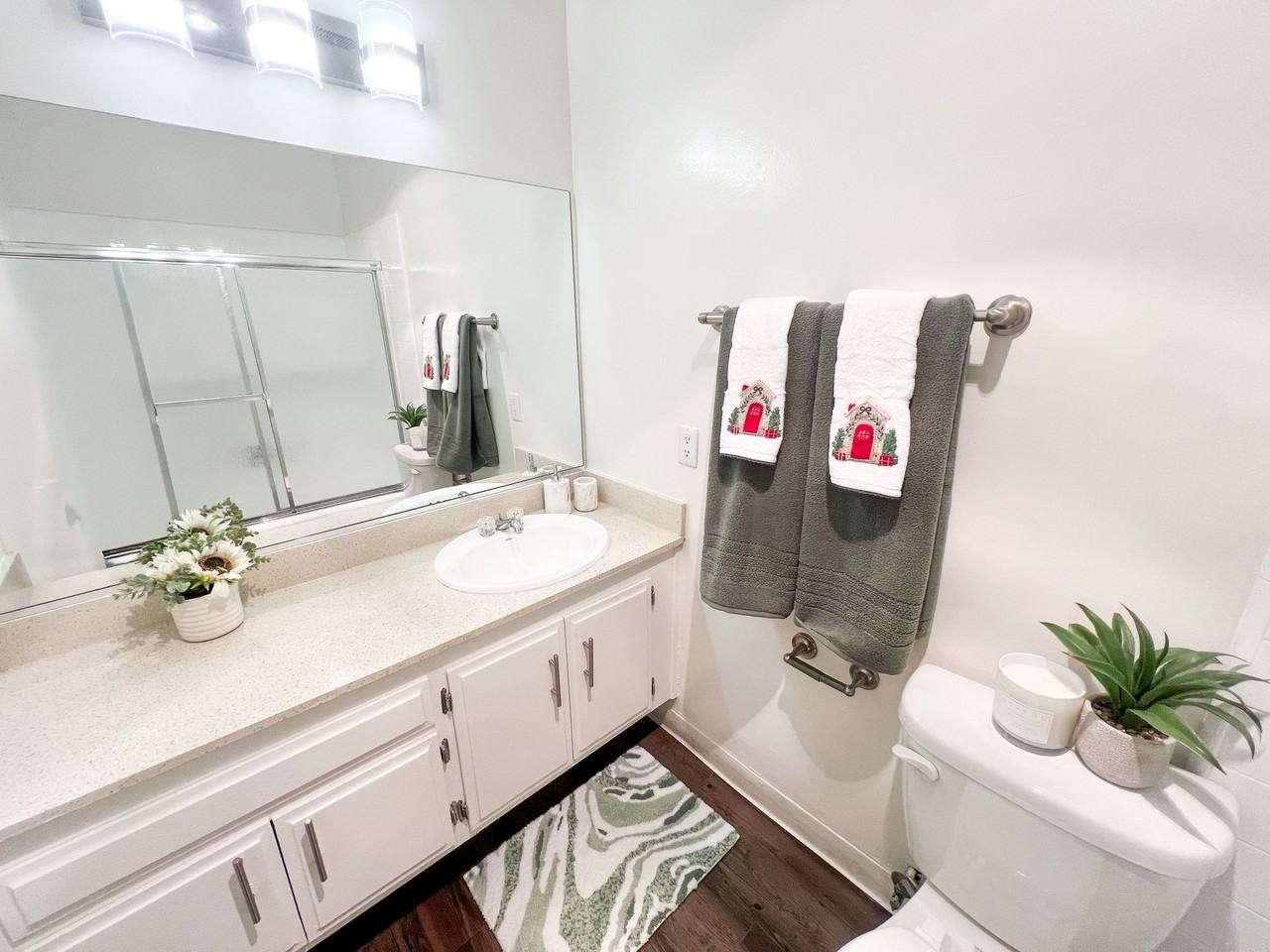 Encino Voltaire - Photo 5 of 26