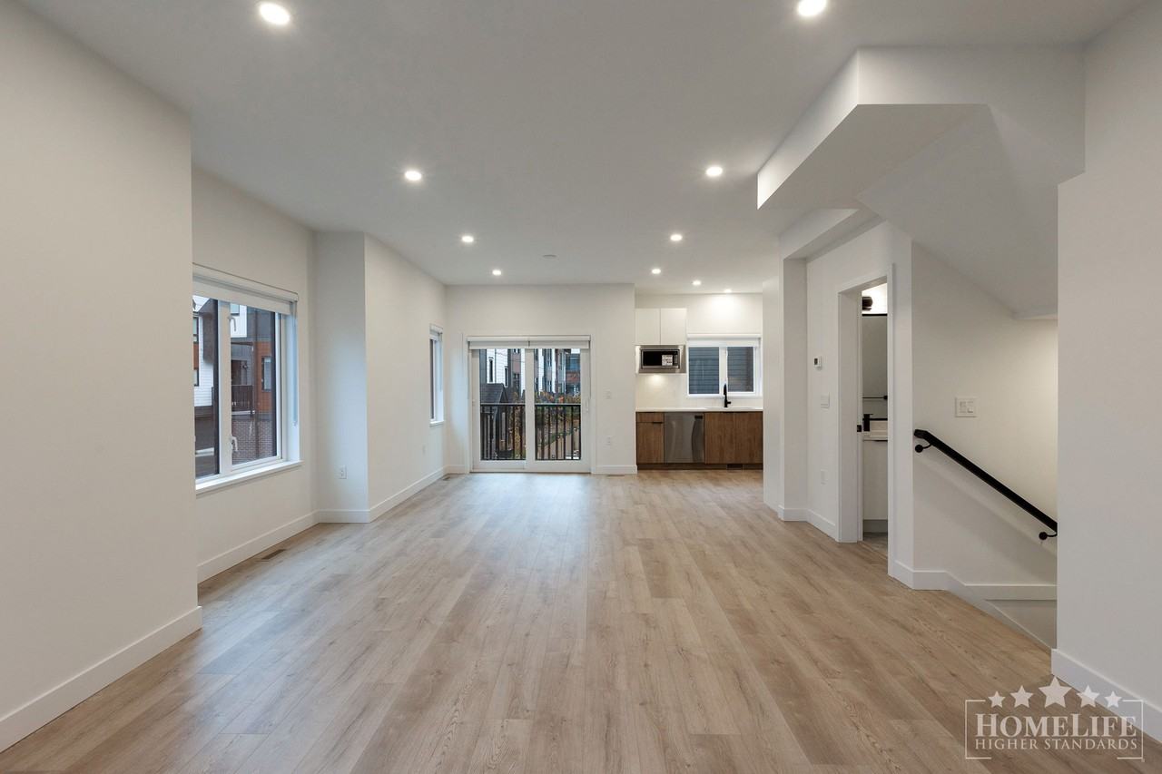 1959 165a St - Photo 4 of 25