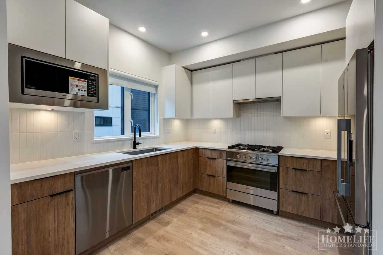 1959 165a St - Photo 7 of 25