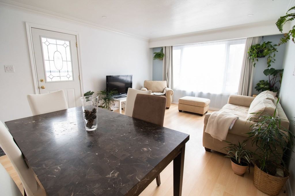 5 Alexandra Blvd - Photo 3 of 17