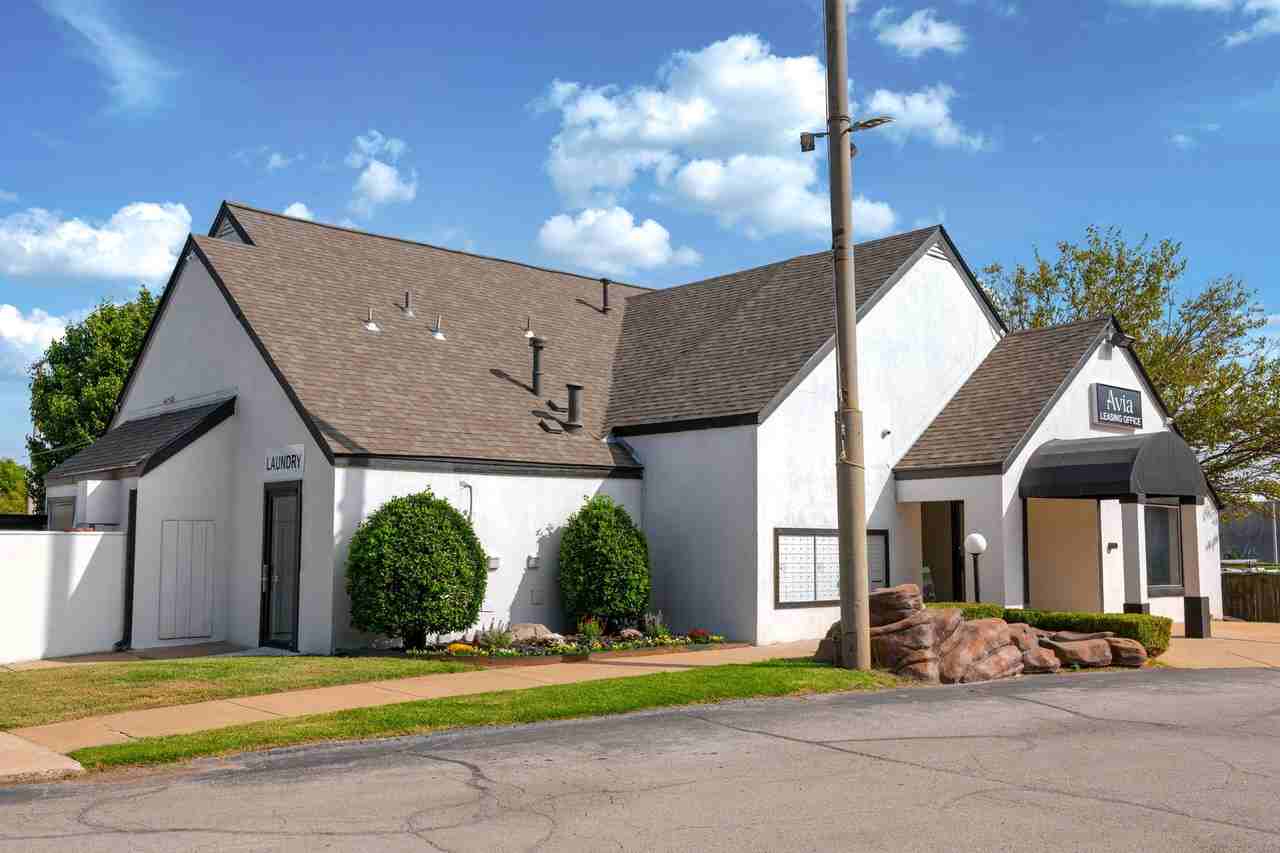 Avia Apartments - Photo 2 of 50