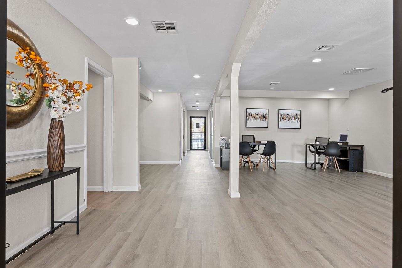 Avia Apartments - Photo 3 of 50