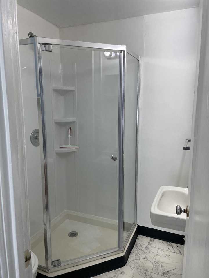 205 N 23rd St #8 - Photo 3 of 5