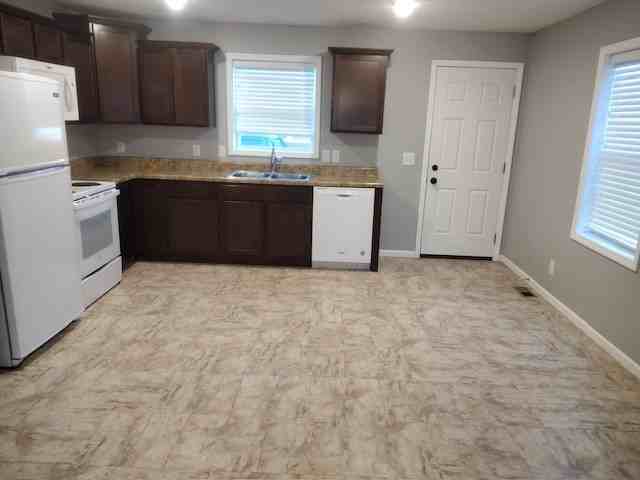 915 N Riverside Dr #1 - Photo 2 of 17