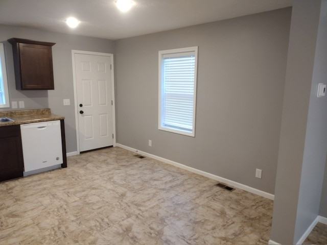 915 N Riverside Dr #1 - Photo 3 of 17