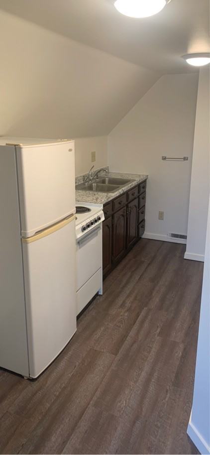 504 3rd Ave S #3 - Photo 3 of 6