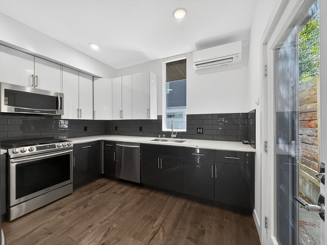 809C Nw 52nd St #C - Photo 2 of 28