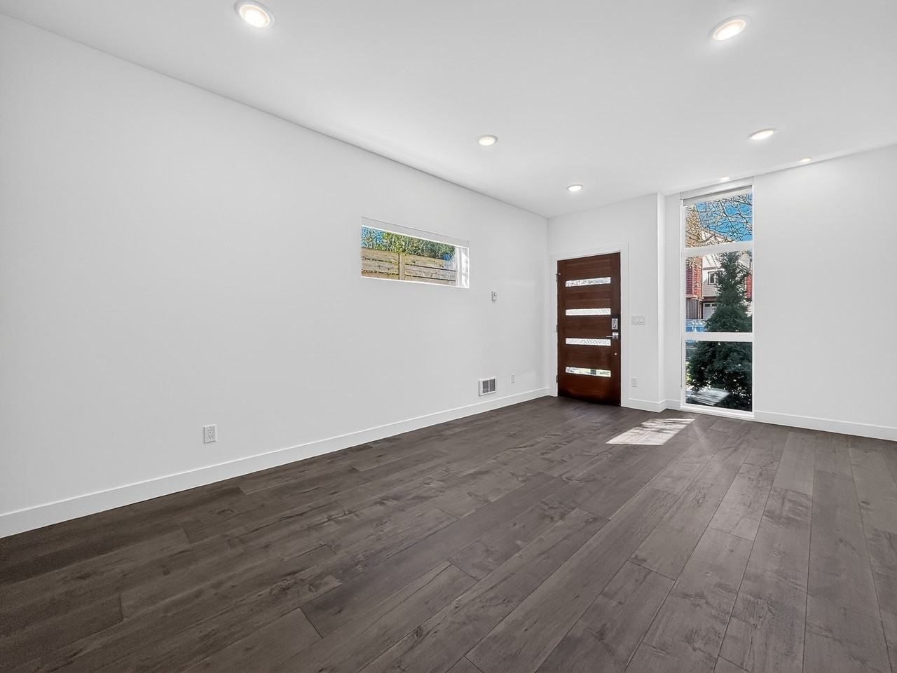 809C Nw 52nd St #C - Photo 4 of 28