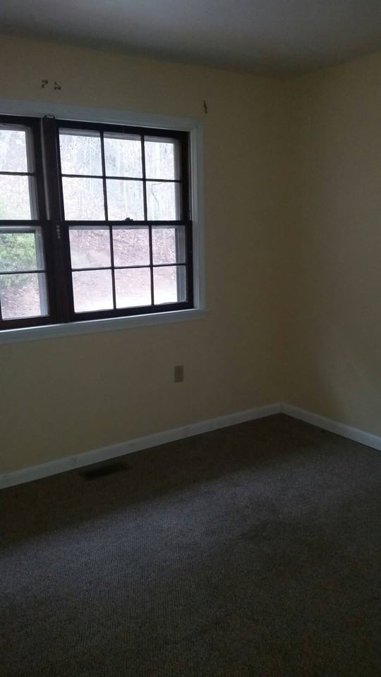 113 Harris Cir #1 - Photo 4 of 9