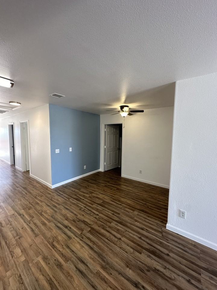 10549 W. CarouselUnit A #1 - Photo 4 of 11