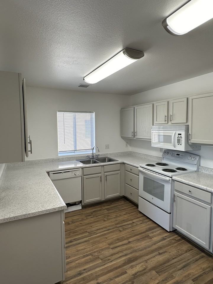 10549 W. CarouselUnit A #1 - Photo 7 of 11