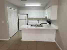 featured image of 821 Ne 8th St #D