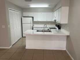 821 Ne 8th St #D - Photo 1 of 1